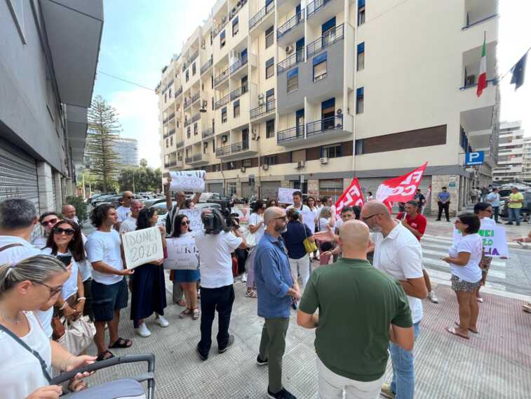 Precari della scuola in Puglia: saranno assunti i primi 30 idonei del concorso 2020 – FOTO e VIDEO
