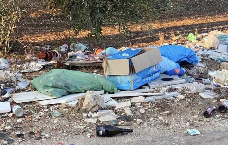 Bitonto sommersa dai rifiuti, il consigliere Natilla:  «Sconvolto dagli abbandoni». Chieste misure drastiche