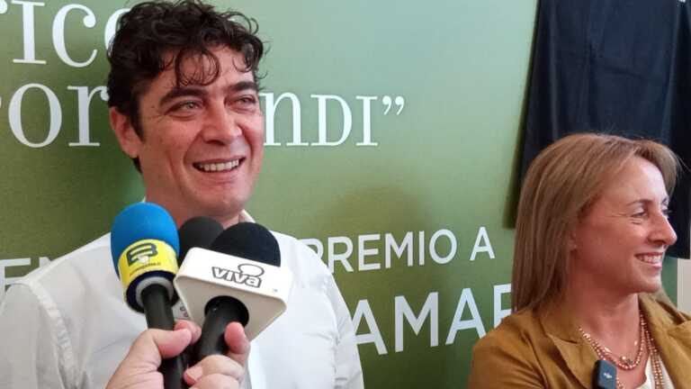 Andria, a Riccardo Scamarcio il premio “Federico II – Stupor Mundi”: «Mi riempie d’orgoglio» – VIDEO