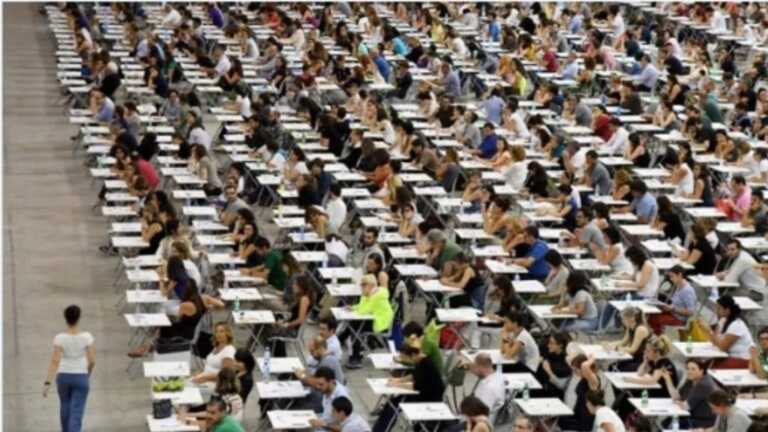 Vincitori di concorso rimasti senza cattedra in Puglia: i docenti scendono in piazza