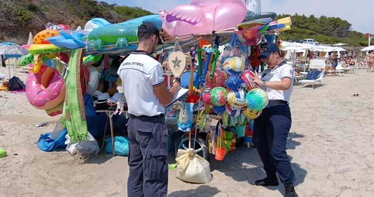 Vendevano merce senza permesso sul litorale di Otranto: multati 3 ambulanti