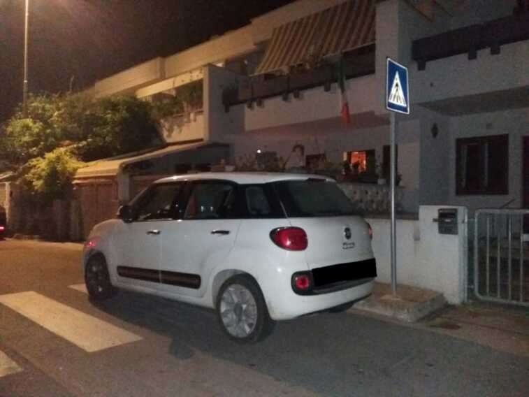 Sosta selvaggia a San Cataldo, automobili in doppia fila o a ridosso di curve e incroci: sos al Comune