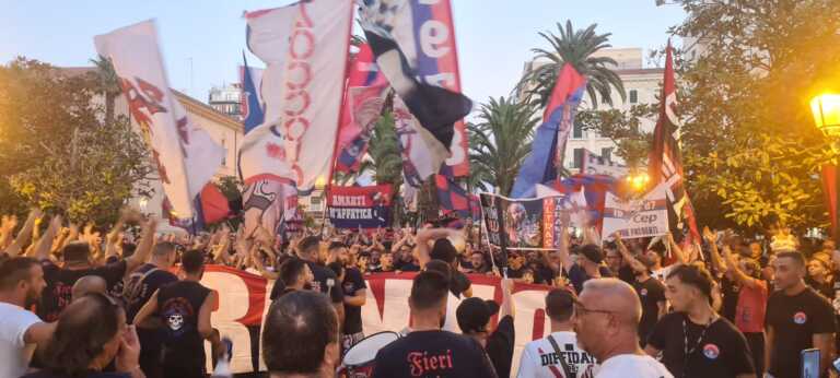 Taranto, oltre 2mila tifosi in piazza chiedono a gran voce un cambio di rotta – VIDEO