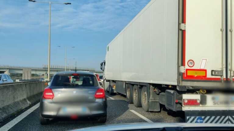 Galleria foto 'Code e rallentamenti sulle statali: il weekend più nero sulle strade della Puglia' - foto 1