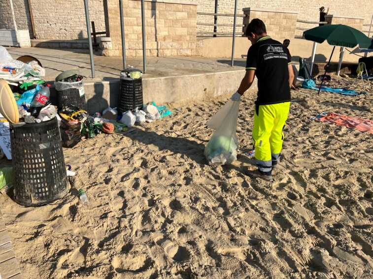 Trani, aumentano i controlli di Amiu e Polizia locale sul territorio: più pulizia sulle spiagge e sanzioni