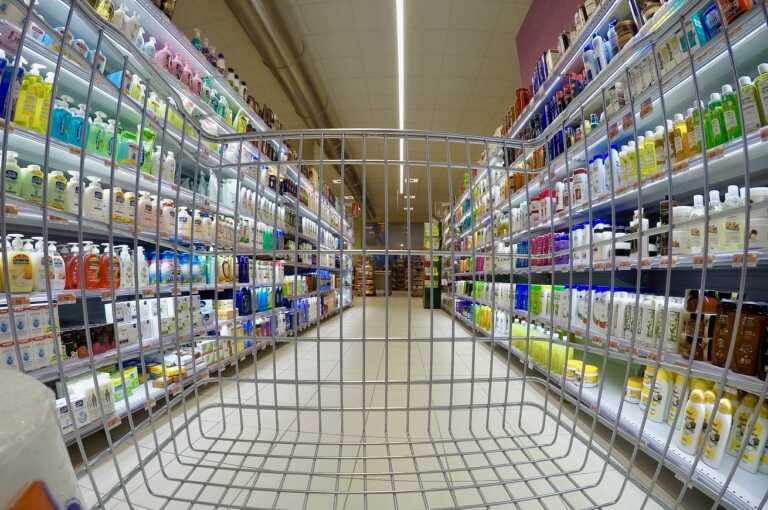 Paura a Taranto, con maschere di Carnevale e pistola rapinano due supermercati in pochi giorni: due arresti