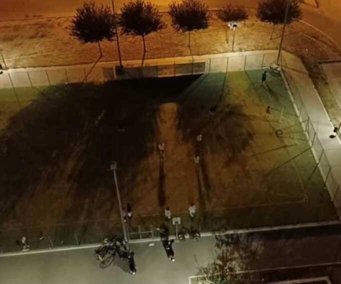 Vandali scatenati da Barletta a Trani: campo sportivo devastato, risse e schiamazzi