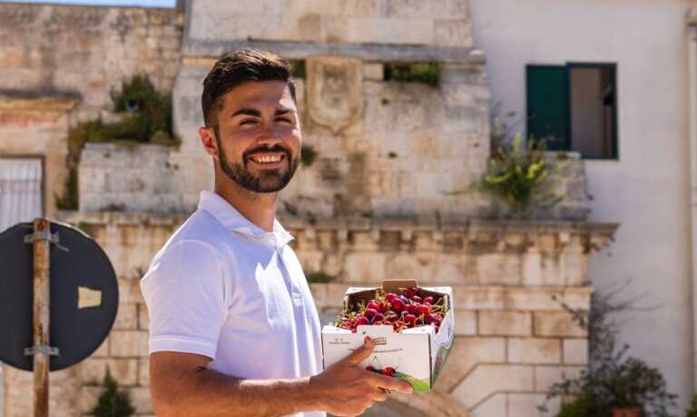 Vito e il suo ritorno in Puglia dagli Emirati per coltivare ciliegie