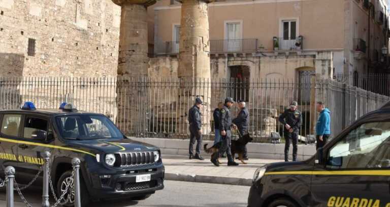 Droga a Taranto, segnalate 12 persone: fermate con dosi di hashish, marijuana e cocaina