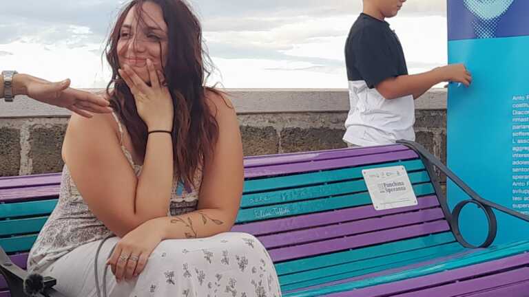 Giornata mondiale per la prevenzione del suicidio, a Bari inaugurata la Panchina della Speranza – VIDEO