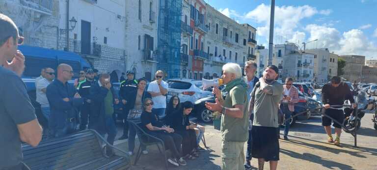 Bari, ristoratori in piazza contro il regolamento di occupazione suolo pubblico – VIDEO