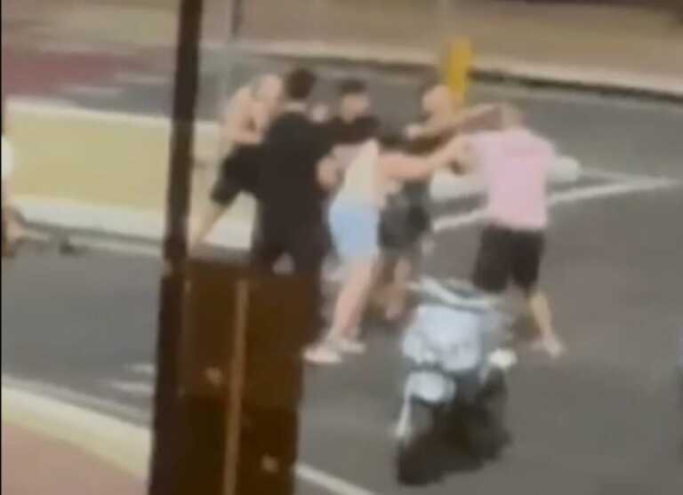 Taranto, incidente stradale in via Dante finisce in rissa: volano schiaffi e minacce – VIDEO