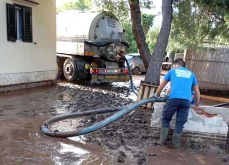 Maltempo in Puglia, chiusa la provinciale a Vieste: allagato un campeggio. Disagi nel Salento Maltempo in Puglia, chiusa la provinciale a Vieste: allagato un campeggio. Disagi nel Salento