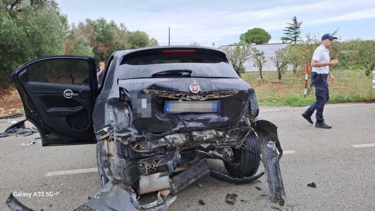 Grave incidente sulla Carovigno-Ostuni, tre auto coinvolte: due donne ferite – FOTO