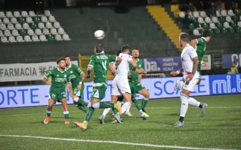 Serie C, Capuano non dà la scossa: Foggia ko anche ad Avellino. E la crisi continua