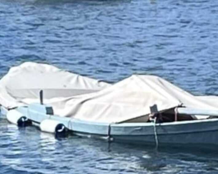 Galleria foto 'Porto Cesareo, affondata la barca dell’assessore Basile. La sindaca Tarantino: «Un attentato simil mafioso»' - foto 1