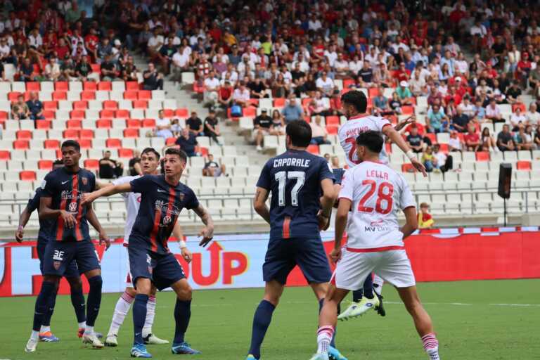 Bari-Cosenza, biancorossi beffati nel finale: al San Nicola finisce 1-1