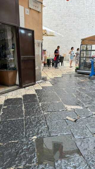 Bari, al via i lavori di ripristino delle basole nella città vecchia – FOTO Bari, al via i lavori di ripristino delle basole nella città vecchia – FOTO