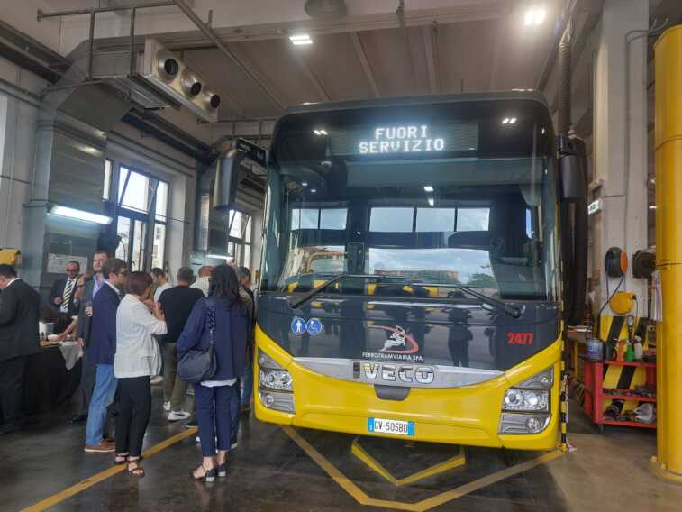 Trasporti, Ferrotramviaria rinnova la flotta: 8 nuovi autobus Iveco – VIDEO