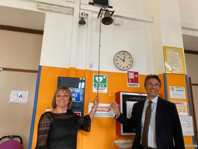Potenza, primo giorno di scuola al suono della campanella più antica della Basilicata