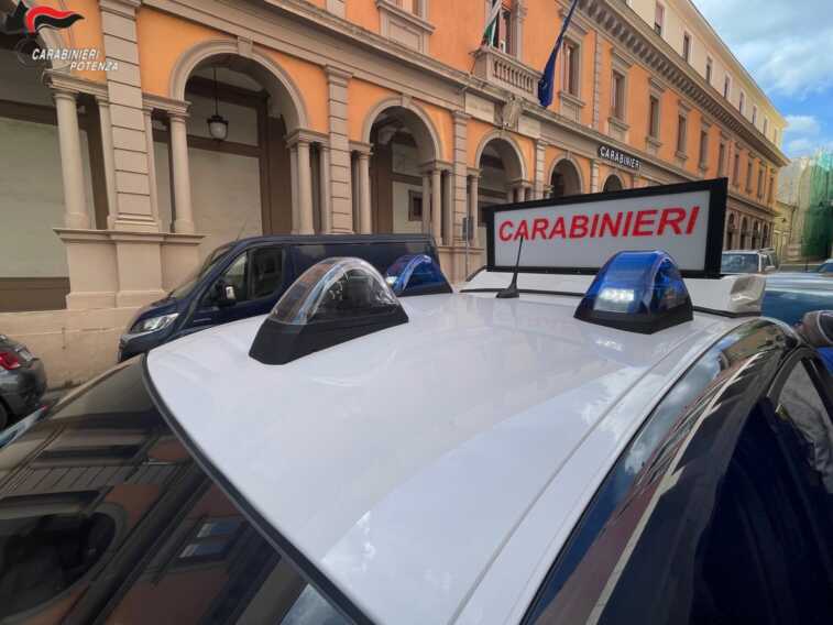 Trovato con la droga tenta la fuga ma viene bloccato: 29enne arrestato ad Avigliano