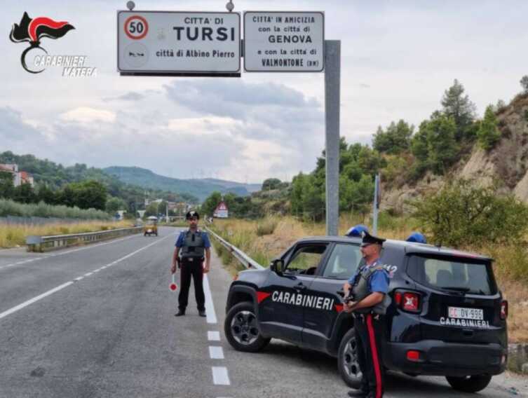 Insulta e maltratta l’anziana madre: 40enne allontanato dalla casa familiare a Tursi