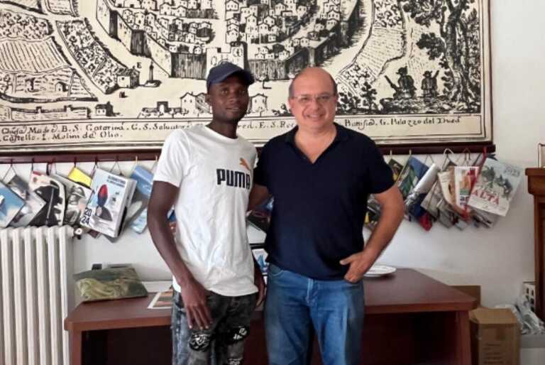 Carpignano, trova un portafogli “pieno” e lo restituisce al proprietario