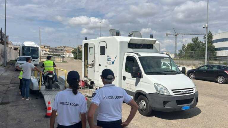 Salento, controlli a tappeto sui ciclomotori truccati: decine di violazioni