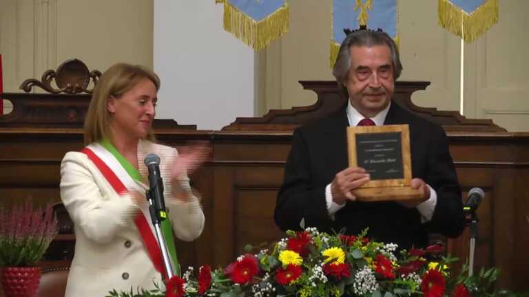 Riccardo Muti cittadino onorario di Andria: «Aiutiamo i giovani a cibarsi di cultura» – VIDEO
