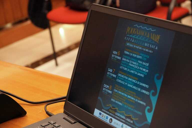 Galleria foto 'Polignano celebra Domenico Modugno: da Carmen Consoli ad Enzo Avitabile, parata di artisti – VIDEO' - foto 2