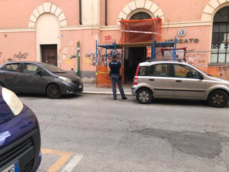 Galleria foto 'Controlli nell’ex Manifattura tabacchi a Bari, Leccese: «Da tempo denunciamo illegalità»' - foto 2