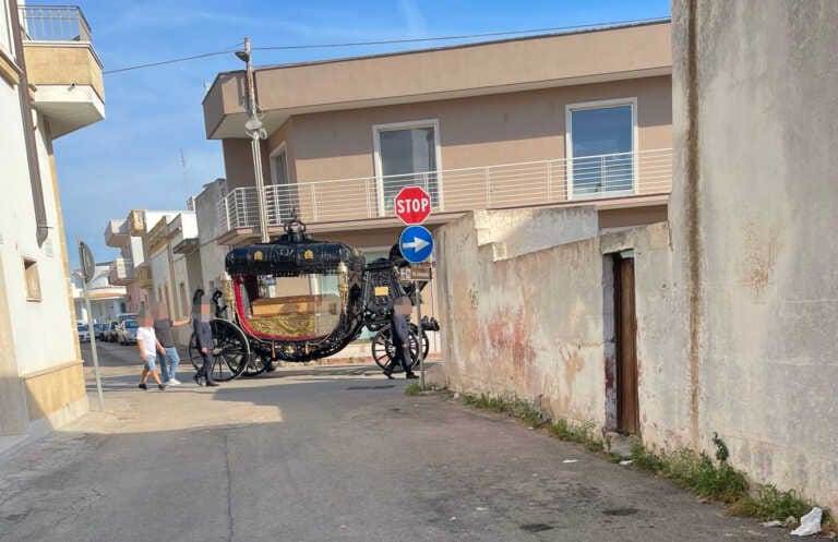 Funerali in carrozza per l’ex boss della Scu a Racale: «Segnale pericoloso» – VIDEO