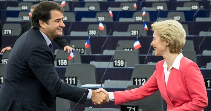 Commissione europea, Ursula blinda Fitto. I Verdi: «Attenti, non sarà facile»