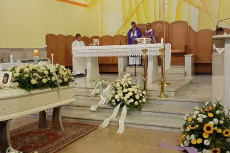 Galleria foto 'Foggia: l’ultimo saluto a Giampiero, morto a 17 anni in un incidente stradale' - foto 1
