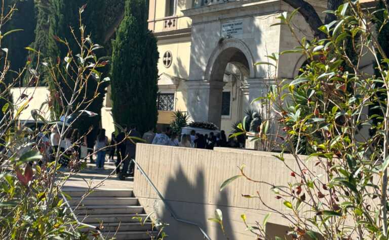 Omicidio a Molfetta, a Bari i funerali di Antonella Lopez: la cerimonia in forma privata