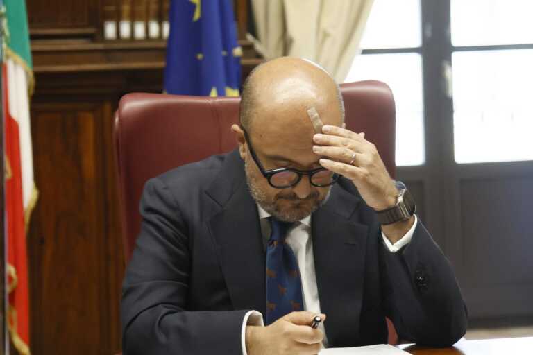 Sangiuliano insegna: basta col familismo amorale