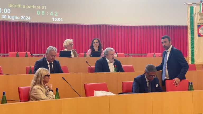 Pazza idea per il terzo mandato in Regione Puglia: il presidente scelto tra i consiglieri
