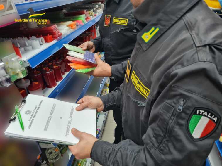 Merce pericolosa in vendita in due negozi del Brindisino: sequestrati 150mila prodotti