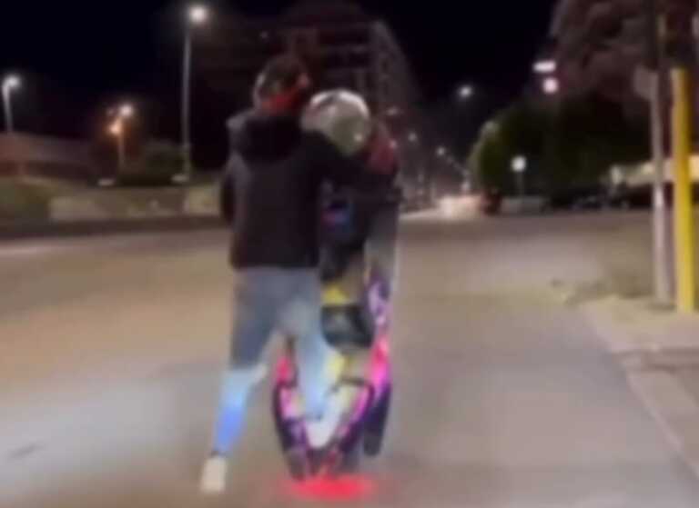 Follia nel Foggiano, impenna con la moto e poi scappa dai carabinieri – VIDEO