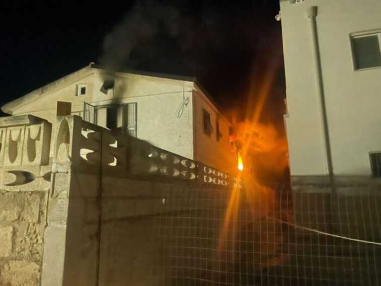 Scoppia l’incendio ed esplode una bombola del gas: paura a San Nicandro Garganico