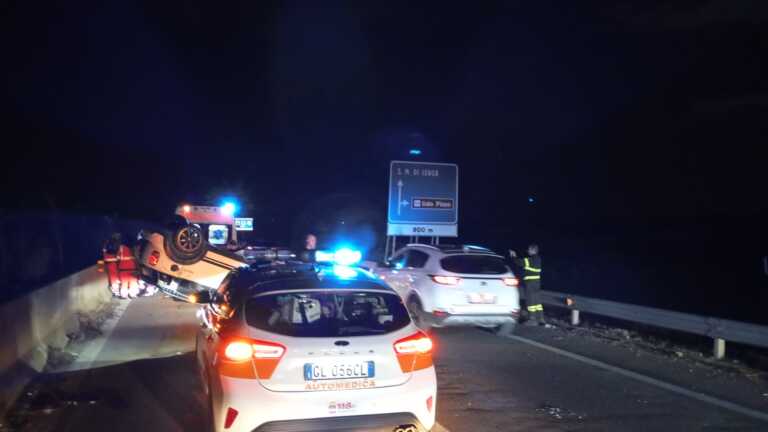 Perde il controllo dell’auto e si ribalta sulla statale 274: muore un 29enne