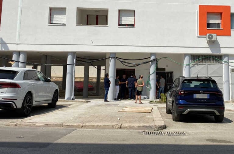 Incidente sul lavoro ad Andria: 3 operai in prognosi riservata dopo un volo di 7 metri