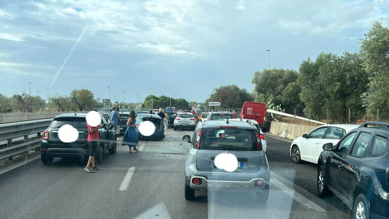Casamassima, traffico bloccato sulla ss100: una decina di auto coinvolte nell’incidente