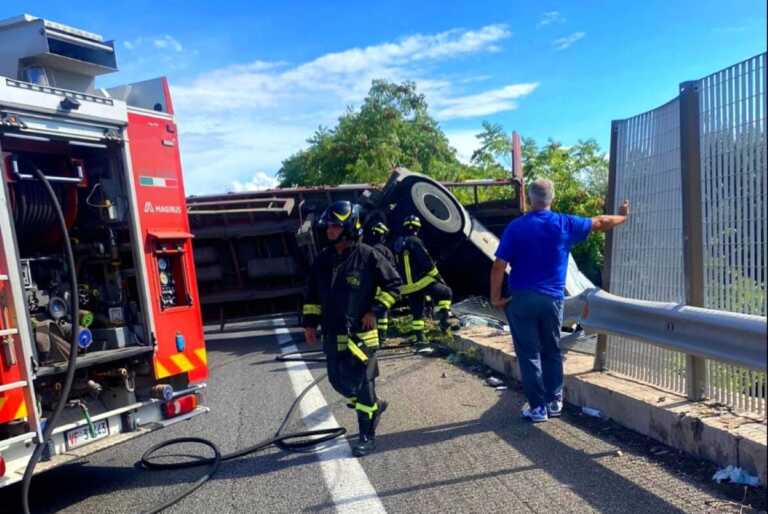 Incidente sull’ss16, camion si ribalta all’uscita Bari San Paolo: lunghe code – FOTO