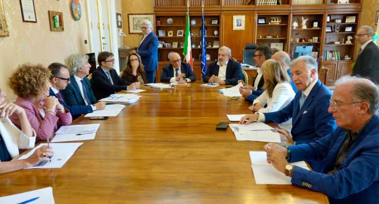 Sicurezza del personale sanitario, Emiliano: «Presto un incontro tra Prefetti e Asl» – VIDEO
