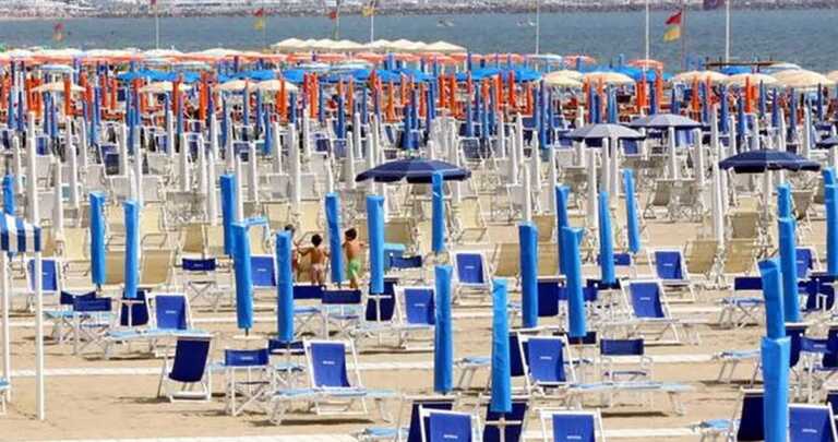 Caro lido, ma quanto costi? Stabilimenti vuoti, meglio spiagge libere e menù green: più attenti alla linea
