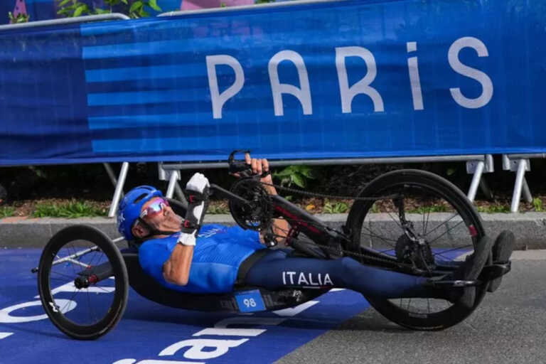 Paralimpiadi, Mazzone fa il bis a Parigi: l’handbiker terlizzese vince il bronzo