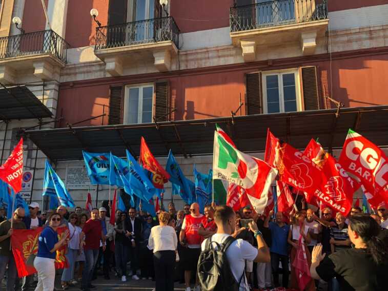 Bari, Cgil e Uil in piazza contro il ddl Sicurezza: «Una minaccia per la democrazia»