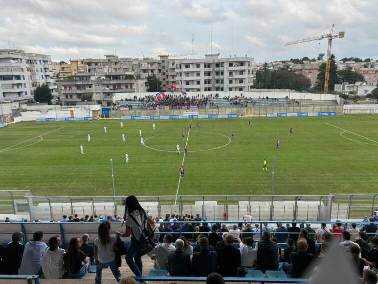 Serie D, scontri tra tifosi prima di Martina-Casarano: 24enne ferito con una coltellata