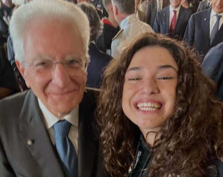 Parigi 2024, Mattarella riceve gli atleti olimpici: il selfie della tarantina Benny Pilato